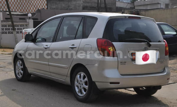 Sayi Na hannu Toyota Corolla Azurfa Mota in Yaounde a Babban Kamaru Sayi Na hannu Toyota Corolla Azurfa Mota in Yaounde a Babban Kamaru