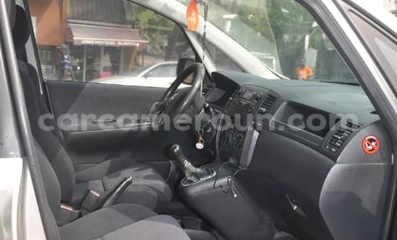 Sayi Na hannu Toyota Corolla Azurfa Mota in Yaounde a Babban Kamaru Sayi Na hannu Toyota Corolla Azurfa Mota in Yaounde a Babban Kamaru