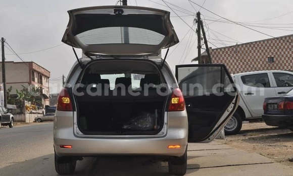 Sayi Na hannu Toyota Corolla Azurfa Mota in Yaounde a Babban Kamaru Sayi Na hannu Toyota Corolla Azurfa Mota in Yaounde a Babban Kamaru