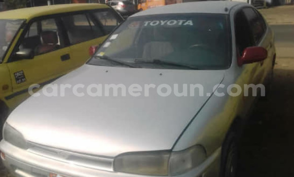 Sayi Na hannu Toyota Corolla Azurfa Mota in Yaounde a Babban Kamaru Sayi Na hannu Toyota Corolla Azurfa Mota in Yaounde a Babban Kamaru