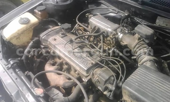 Sayi Na hannu Toyota Corolla Azurfa Mota in Yaounde a Babban Kamaru Sayi Na hannu Toyota Corolla Azurfa Mota in Yaounde a Babban Kamaru