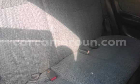 Sayi Na hannu Toyota Corolla Azurfa Mota in Yaounde a Babban Kamaru Sayi Na hannu Toyota Corolla Azurfa Mota in Yaounde a Babban Kamaru