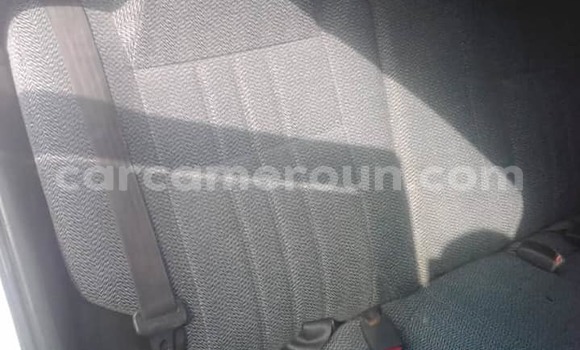 Sayi Na hannu Toyota Corolla Azurfa Mota in Yaounde a Babban Kamaru Sayi Na hannu Toyota Corolla Azurfa Mota in Yaounde a Babban Kamaru