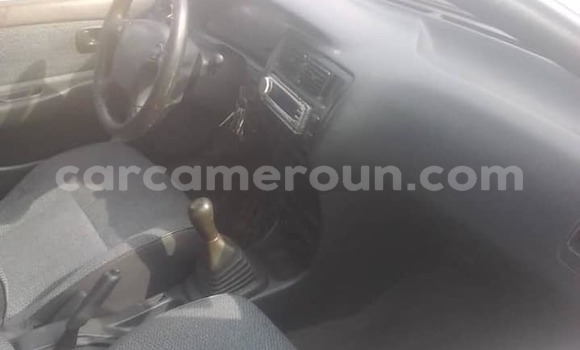 Sayi Na hannu Toyota Corolla Azurfa Mota in Yaounde a Babban Kamaru Sayi Na hannu Toyota Corolla Azurfa Mota in Yaounde a Babban Kamaru