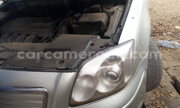 Sayi Na hannu Toyota Avensis Azurfa Mota in Yaounde a Babban Kamaru Sayi Na hannu Toyota Avensis Azurfa Mota in Yaounde a Babban Kamaru
