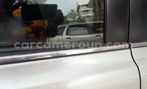 Sayi Na hannu Toyota Avensis Azurfa Mota in Yaounde a Babban Kamaru Sayi Na hannu Toyota Avensis Azurfa Mota in Yaounde a Babban Kamaru