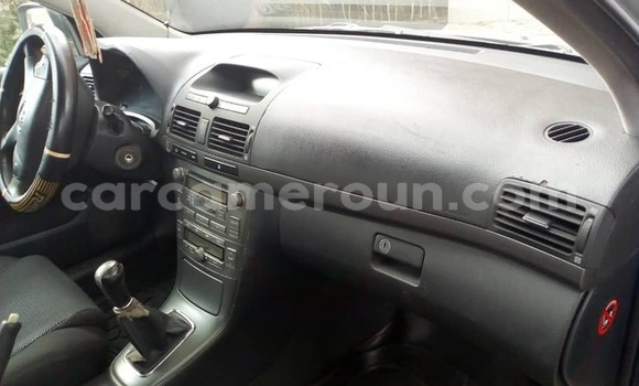Sayi Na hannu Toyota Avensis Azurfa Mota in Yaounde a Babban Kamaru Sayi Na hannu Toyota Avensis Azurfa Mota in Yaounde a Babban Kamaru