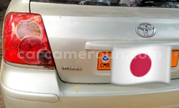 Sayi Na hannu Toyota Avensis Azurfa Mota in Yaounde a Babban Kamaru Sayi Na hannu Toyota Avensis Azurfa Mota in Yaounde a Babban Kamaru