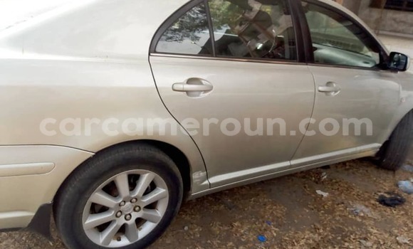 Sayi Na hannu Toyota Avensis Azurfa Mota in Yaounde a Babban Kamaru Sayi Na hannu Toyota Avensis Azurfa Mota in Yaounde a Babban Kamaru