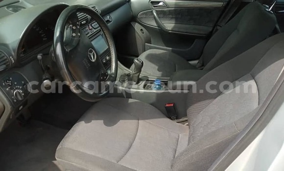 Sayi Na hannu Mercedes‒Benz C–Class Azurfa Mota in Yaounde a Babban Kamaru Sayi Na hannu Mercedes‒Benz C–Class Azurfa Mota in Yaounde a Babban Kamaru