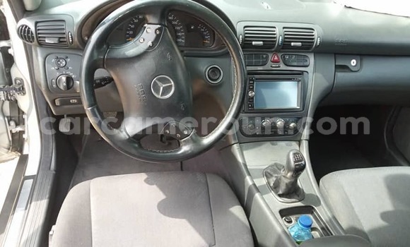 Sayi Na hannu Mercedes‒Benz C–Class Azurfa Mota in Yaounde a Babban Kamaru Sayi Na hannu Mercedes‒Benz C–Class Azurfa Mota in Yaounde a Babban Kamaru