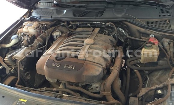 Sayi Na hannu Volkswagen Touareg Black Mota in Yaounde a Babban Kamaru Sayi Na hannu Volkswagen Touareg Black Mota in Yaounde a Babban Kamaru