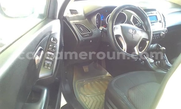 Sayi Na hannu Hyundai ix35 White Mota in Yaounde a Babban Kamaru Sayi Na hannu Hyundai ix35 White Mota in Yaounde a Babban Kamaru