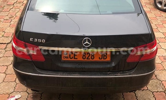 Sayi Na hannu Mercedes‒Benz E–Class Black Mota in Yaounde a Babban Kamaru Sayi Na hannu Mercedes‒Benz E–Class Black Mota in Yaounde a Babban Kamaru