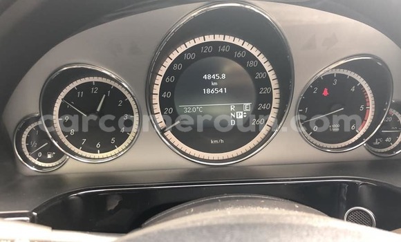 Sayi Na hannu Mercedes‒Benz E–Class Black Mota in Yaounde a Babban Kamaru Sayi Na hannu Mercedes‒Benz E–Class Black Mota in Yaounde a Babban Kamaru