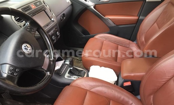 Sayi Na hannu Volkswagen Tiguan Azurfa Mota in Yaounde a Babban Kamaru Sayi Na hannu Volkswagen Tiguan Azurfa Mota in Yaounde a Babban Kamaru