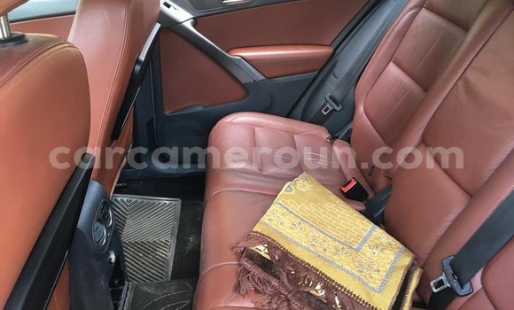 Sayi Na hannu Volkswagen Tiguan Azurfa Mota in Yaounde a Babban Kamaru Sayi Na hannu Volkswagen Tiguan Azurfa Mota in Yaounde a Babban Kamaru