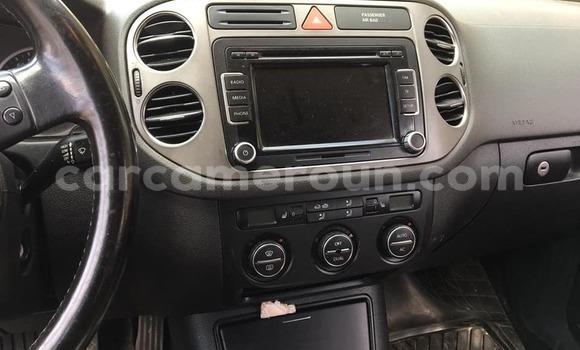 Sayi Na hannu Volkswagen Tiguan Azurfa Mota in Yaounde a Babban Kamaru Sayi Na hannu Volkswagen Tiguan Azurfa Mota in Yaounde a Babban Kamaru