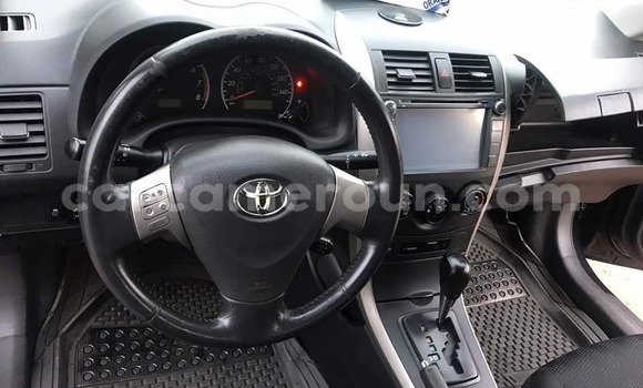 Sayi Na hannu Toyota Avensis Black Mota in Yaounde a Babban Kamaru Sayi Na hannu Toyota Avensis Black Mota in Yaounde a Babban Kamaru