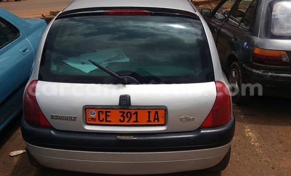 Sayi Na hannu Renault Clio Azurfa Mota in Yaounde a Babban Kamaru Sayi Na hannu Renault Clio Azurfa Mota in Yaounde a Babban Kamaru