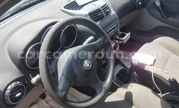 Sayi Na hannu Alfa Romeo 147 Blue Mota in Yaounde a Babban Kamaru Sayi Na hannu Alfa Romeo 147 Blue Mota in Yaounde a Babban Kamaru