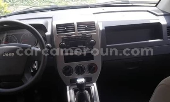 Sayi Na hannu Jeep Cherokee Azurfa Mota in Douala a Ƙasar Kamaru Sayi Na hannu Jeep Cherokee Azurfa Mota in Douala a Ƙasar Kamaru