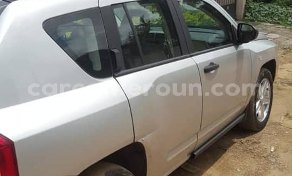 Sayi Na hannu Jeep Cherokee Azurfa Mota in Douala a Ƙasar Kamaru Sayi Na hannu Jeep Cherokee Azurfa Mota in Douala a Ƙasar Kamaru