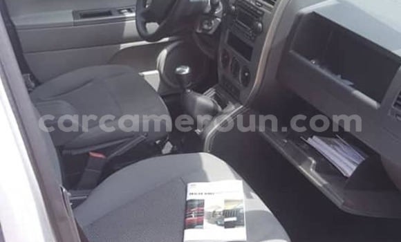 Sayi Na hannu Jeep Cherokee Azurfa Mota in Douala a Ƙasar Kamaru Sayi Na hannu Jeep Cherokee Azurfa Mota in Douala a Ƙasar Kamaru