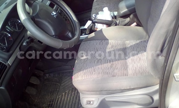 Sayi Na hannu Peugeot 407 Azurfa Mota in Yaounde a Babban Kamaru Sayi Na hannu Peugeot 407 Azurfa Mota in Yaounde a Babban Kamaru