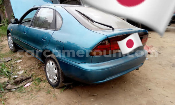 Sayi Na hannu Toyota Corolla Green Mota in Yaounde a Babban Kamaru Sayi Na hannu Toyota Corolla Green Mota in Yaounde a Babban Kamaru