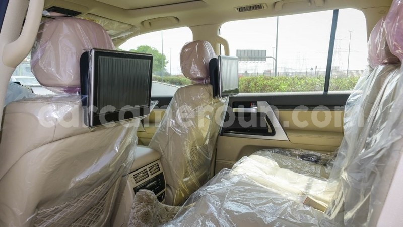 Buy used toyota land cruiser white car in yaounde in central