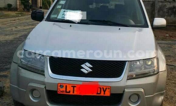 Sayi Na hannu Suzuki Grand Vitara Azurfa Mota in Douala a Ƙasar Kamaru Sayi Na hannu Suzuki Grand Vitara Azurfa Mota in Douala a Ƙasar Kamaru