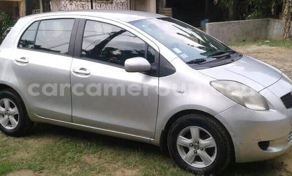 Sayi Na hannu Toyota Yaris Azurfa Mota in Douala a Ƙasar Kamaru Sayi Na hannu Toyota Yaris Azurfa Mota in Douala a Ƙasar Kamaru