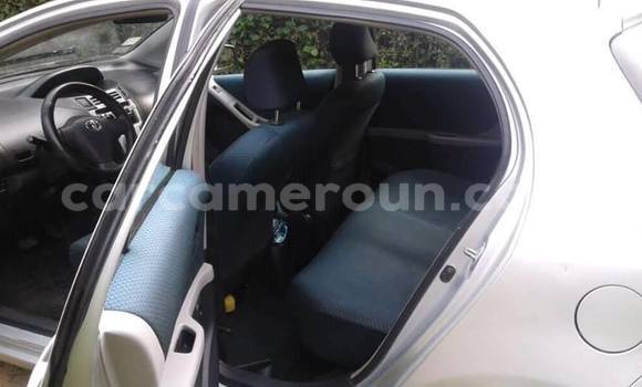 Sayi Na hannu Toyota Yaris Azurfa Mota in Douala a Ƙasar Kamaru Sayi Na hannu Toyota Yaris Azurfa Mota in Douala a Ƙasar Kamaru