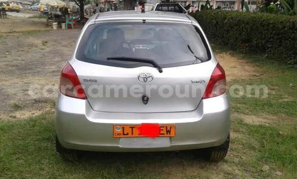 Sayi Na hannu Toyota Yaris Azurfa Mota in Douala a Ƙasar Kamaru Sayi Na hannu Toyota Yaris Azurfa Mota in Douala a Ƙasar Kamaru