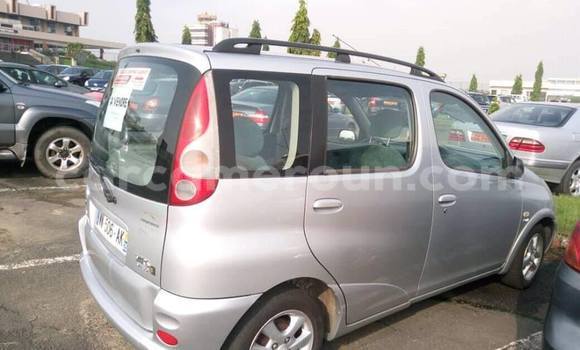 Sayi Na hannu Toyota Ractis Azurfa Mota in Douala a Ƙasar Kamaru Sayi Na hannu Toyota Ractis Azurfa Mota in Douala a Ƙasar Kamaru