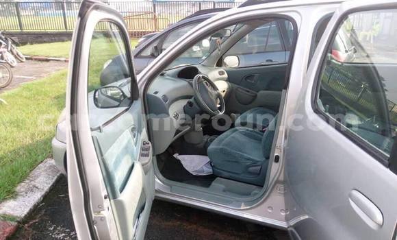 Sayi Na hannu Toyota Ractis Azurfa Mota in Douala a Ƙasar Kamaru Sayi Na hannu Toyota Ractis Azurfa Mota in Douala a Ƙasar Kamaru