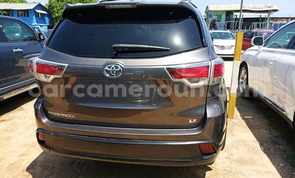 Sayi Na hannu Toyota Highlander Sauran Mota in Douala a Ƙasar Kamaru Sayi Na hannu Toyota Highlander Sauran Mota in Douala a Ƙasar Kamaru