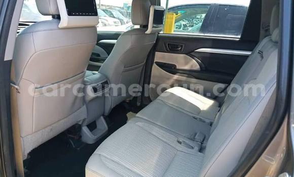 Sayi Na hannu Toyota Highlander Sauran Mota in Douala a Ƙasar Kamaru Sayi Na hannu Toyota Highlander Sauran Mota in Douala a Ƙasar Kamaru