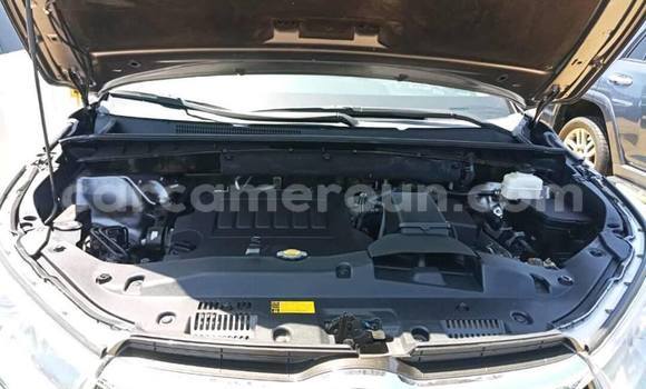 Sayi Na hannu Toyota Highlander Sauran Mota in Douala a Ƙasar Kamaru Sayi Na hannu Toyota Highlander Sauran Mota in Douala a Ƙasar Kamaru