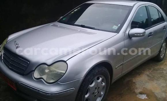 Sayi Na hannu Mercedes‒Benz C–Class Azurfa Mota in Douala a Ƙasar Kamaru Sayi Na hannu Mercedes‒Benz C–Class Azurfa Mota in Douala a Ƙasar Kamaru