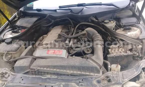 Sayi Na hannu Mercedes‒Benz C–Class Azurfa Mota in Douala a Ƙasar Kamaru Sayi Na hannu Mercedes‒Benz C–Class Azurfa Mota in Douala a Ƙasar Kamaru