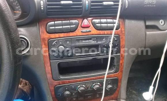 Sayi Na hannu Mercedes‒Benz C–Class Azurfa Mota in Douala a Ƙasar Kamaru Sayi Na hannu Mercedes‒Benz C–Class Azurfa Mota in Douala a Ƙasar Kamaru