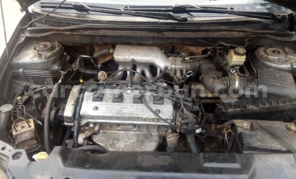 Sayi Na hannu Toyota Corolla Sauran Mota in Yaounde a Babban Kamaru Sayi Na hannu Toyota Corolla Sauran Mota in Yaounde a Babban Kamaru