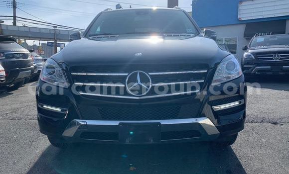 Sayi Na hannu Mercedes Viano Black Mota in Yaounde a Babban Kamaru