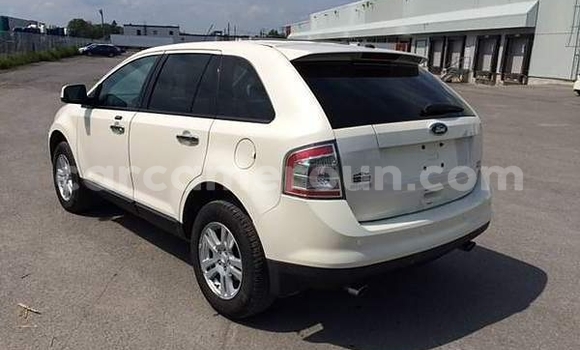 Sayi Na hannu Ford Edge White Mota in Douala a Ƙasar Kamaru