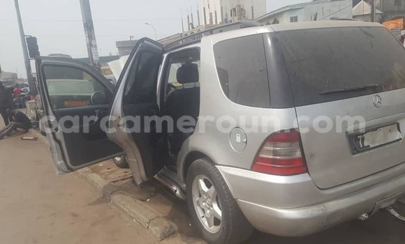 Acheter Occasion Voiture Mercedes‒Benz ML–Class Gris à Douala, Littoral Cameroon Acheter Occasion Voiture Mercedes‒Benz ML–Class Gris à Douala, Littoral Cameroon