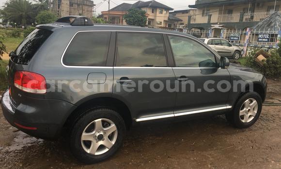 Sayi Na hannu Volkswagen Touareg Azurfa Mota in Douala a Ƙasar Kamaru