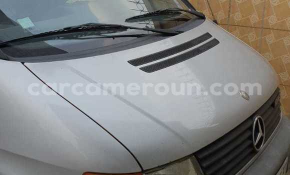 Sayi Imported Mercedes‒Benz Vito White Babbar mota in Douala a Ƙasar Kamaru