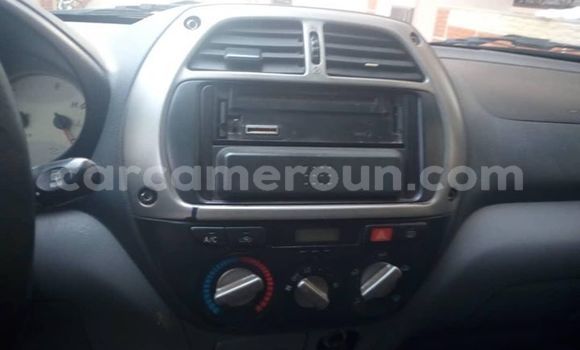 Sayi Na hannu Toyota RAV4 Red Mota in Douala a Ƙasar Kamaru Sayi Na hannu Toyota RAV4 Red Mota in Douala a Ƙasar Kamaru